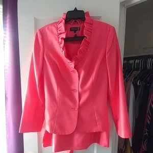 Beautiful Woman's 2 Pieces Skirt Suit